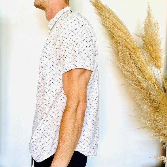 MENS FOREVER 21 White Black Arrow Print Button Down Short Sleeve Shirt Top XL - Picture 4 of 9